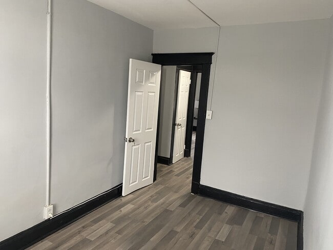 Building Photo - 906 N Rosedale St