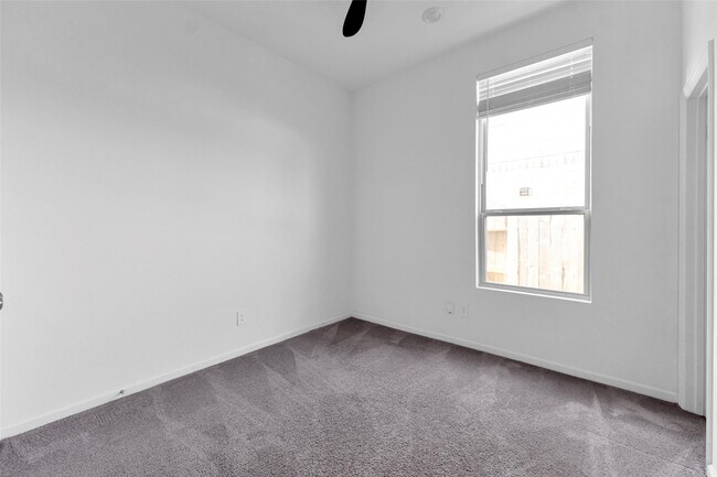 Building Photo - 1426 Northwood Blf Ln