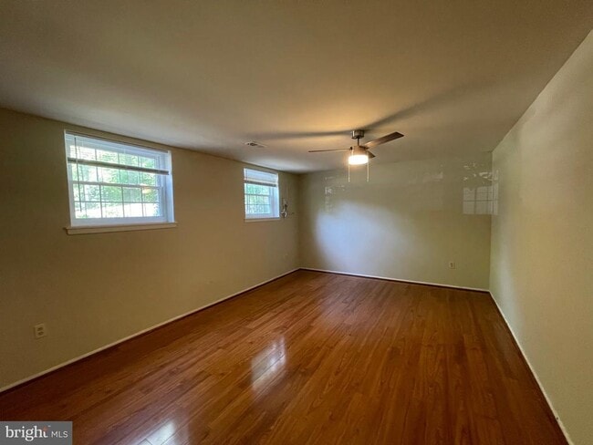 Building Photo - 11859 New Country Ln