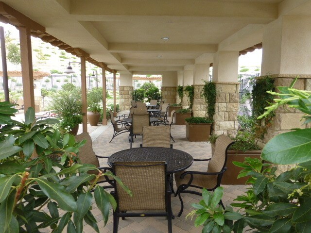 Building Photo - 4-Bedroom Home with Solar, Loft, and Gated Community Amenities in Valencia!