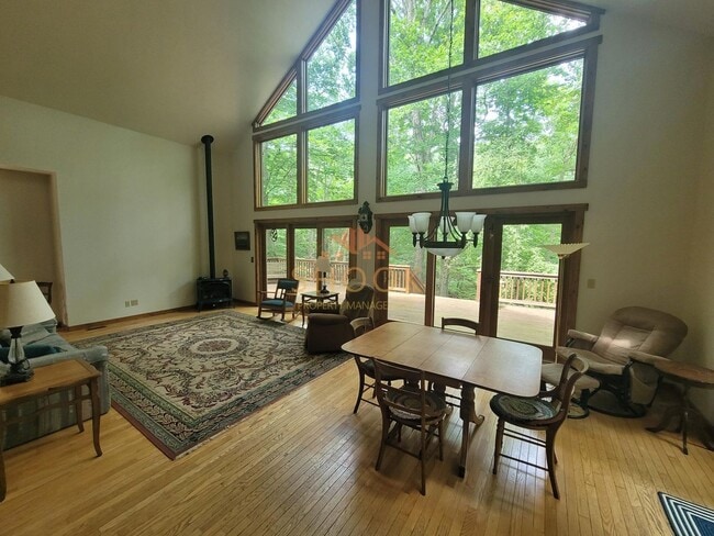 Building Photo - A Little Piece of Tennessee! Your Private Wooded Home!