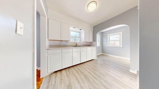 Building Photo - 4 Bedroom Cape Cod with Large Garage!