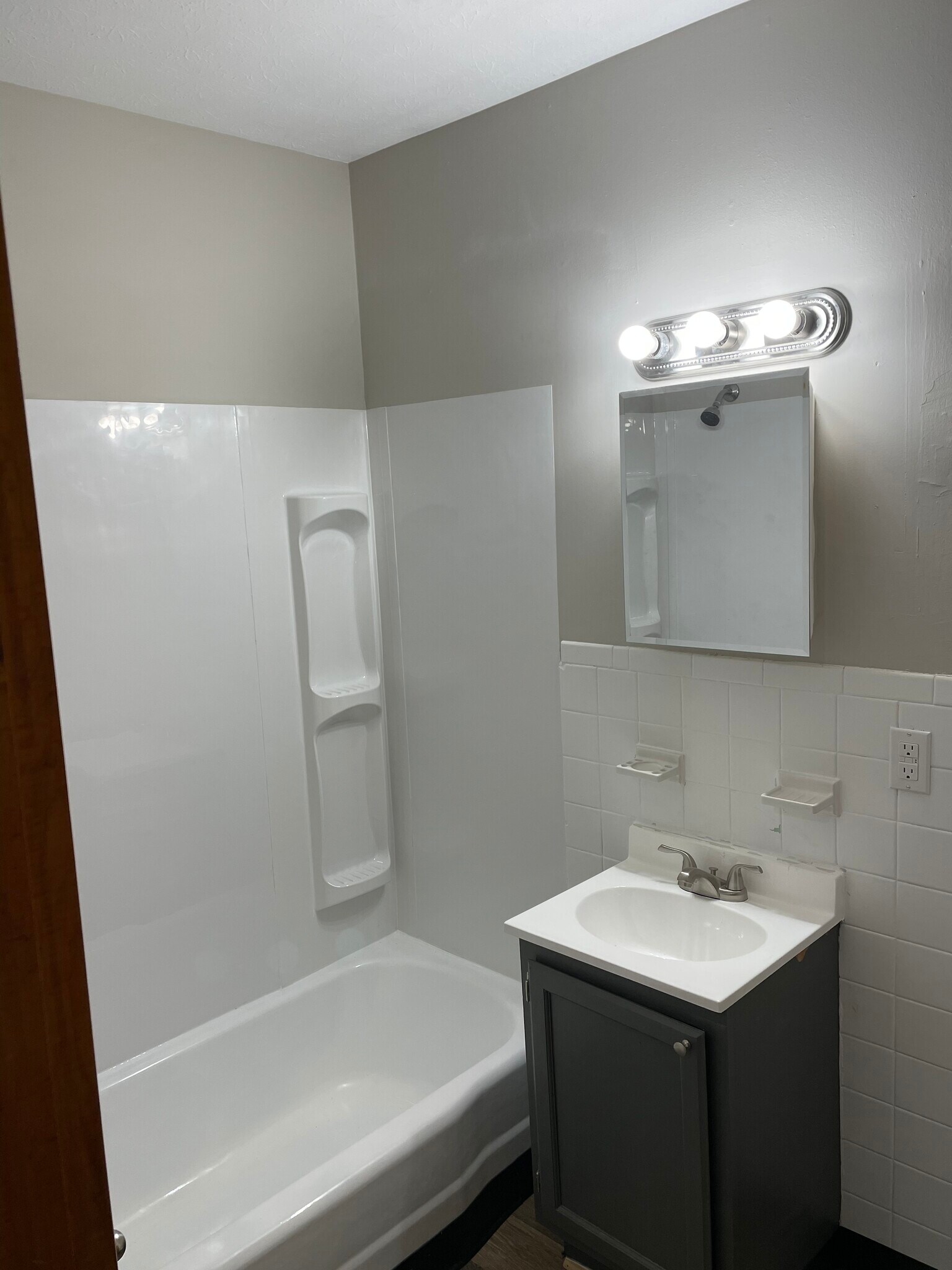 Building Photo - 1616 Maxen Dr