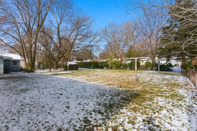 Building Photo - 3 Bedroom | 2 Bathroom | 2 Car Garage | Springfield MO | Fenced Back Yard!