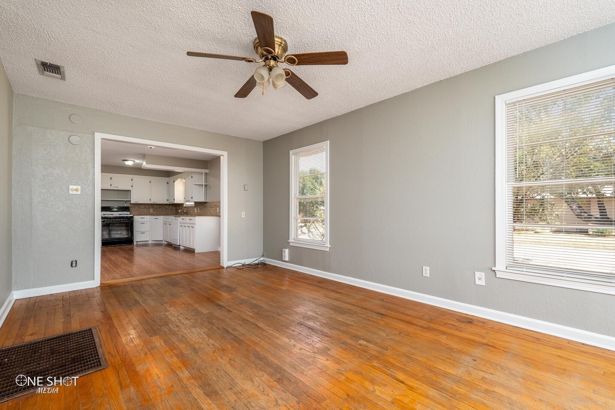 Building Photo - 1002 S San Jose Dr