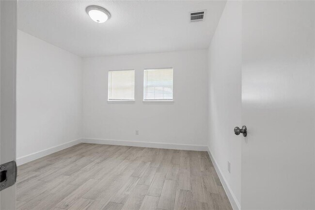 Building Photo - 1814 Hanbury Ct