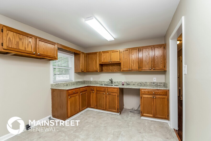 Building Photo - 742 King Rd