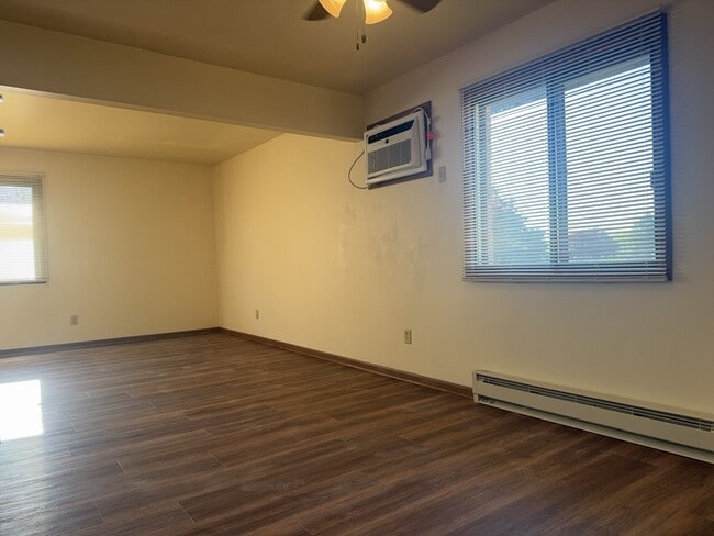 Building Photo - 311 Lilac Ln