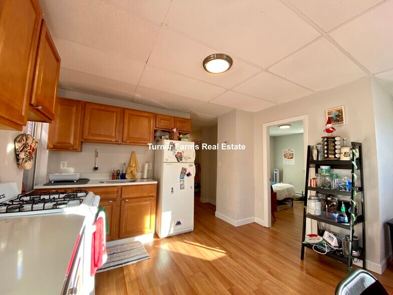 Building Photo - 1572 Tremont St