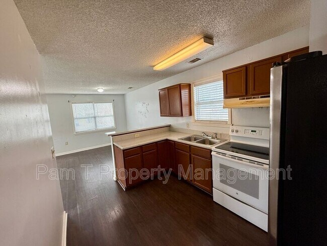 Building Photo - 768 Wolf St