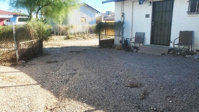 Building Photo - 822 W Rocalla Ave