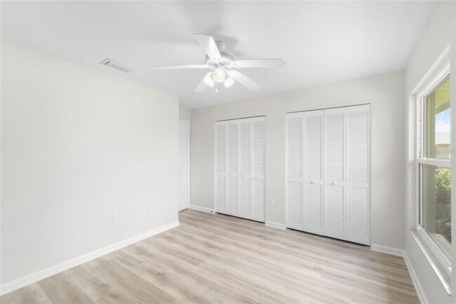 Building Photo - 5689 Evergreen Dr