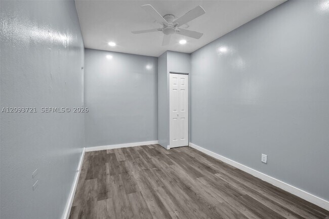 Building Photo - 609 N 46th Ave