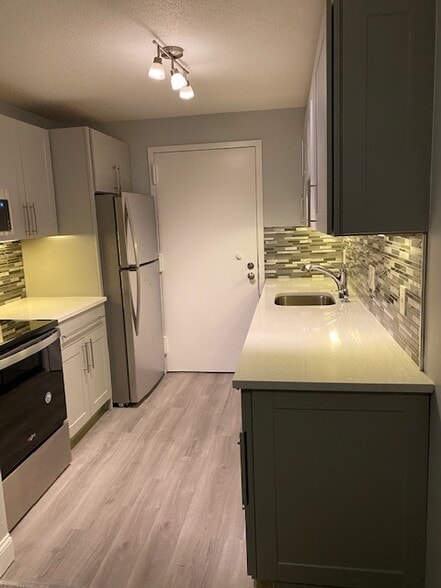 Building Photo - 7 Village Hill Ln