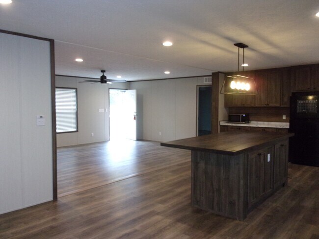 Building Photo - 811 Sitton Rd