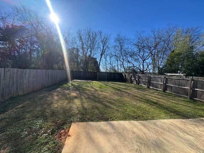 Building Photo - 172 Cloverbrook Dr