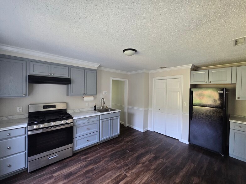 Kitchen - 66 Horace Greeley Rd