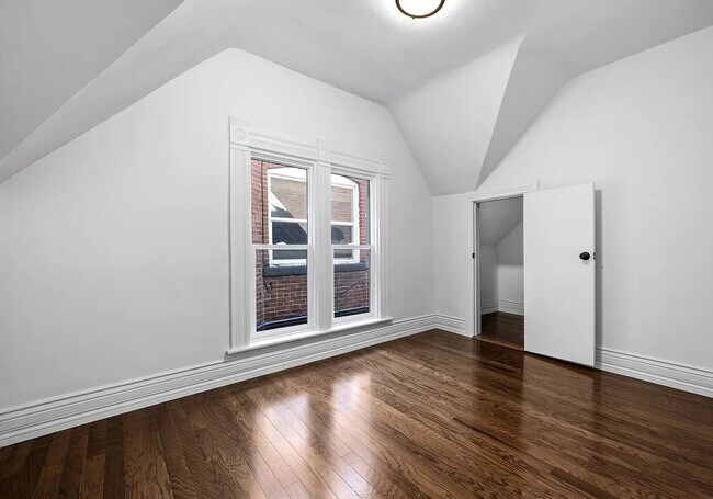 Building Photo - Victorian Gem next to Cheesman Park!