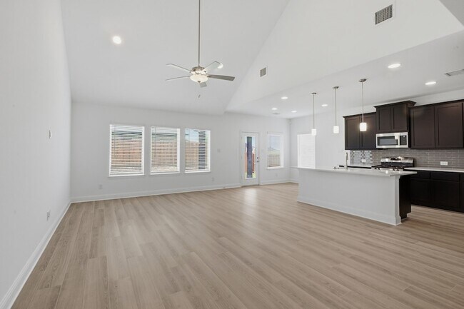 Building Photo - 2911 Hanscom St