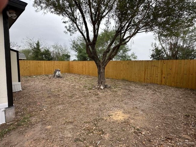 Building Photo - 16 Gardenia St