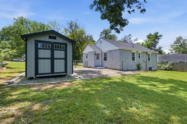 Building Photo - 240 Ridgeway Dr