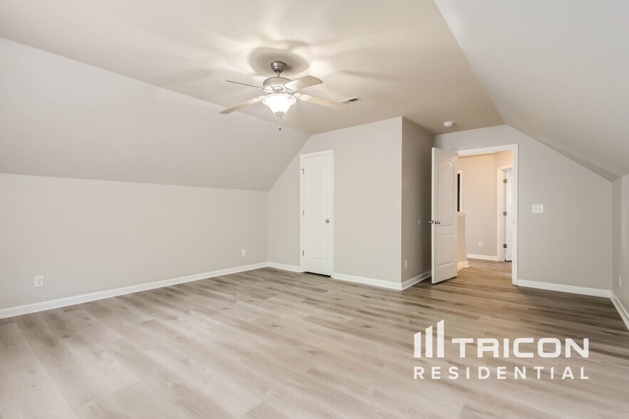 Building Photo - 4006 New London Ct