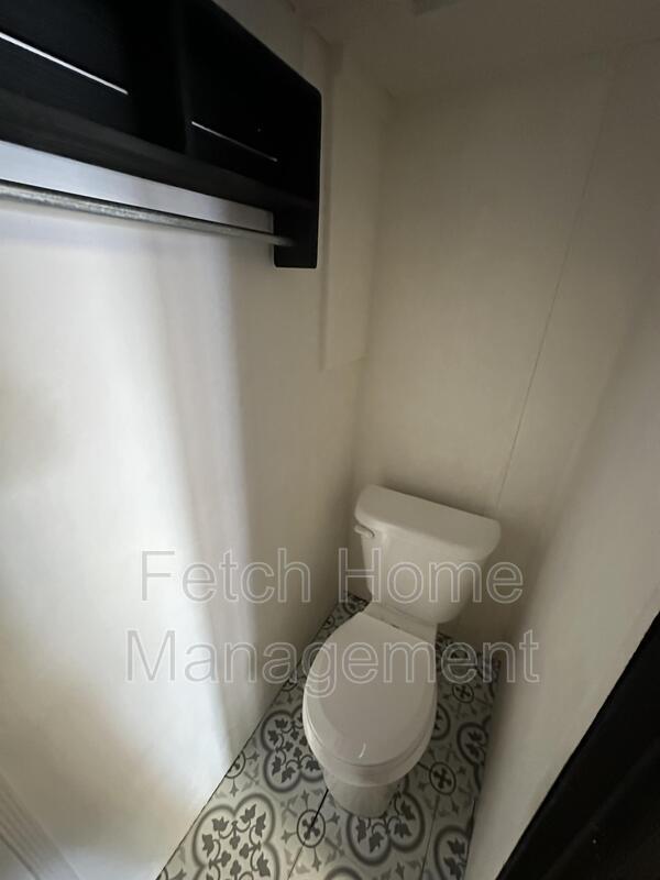 Building Photo - 107 E Main St