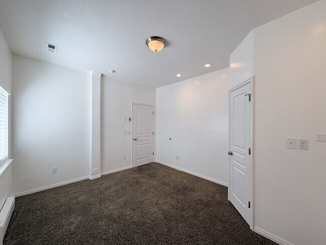 Building Photo - Peppercorn