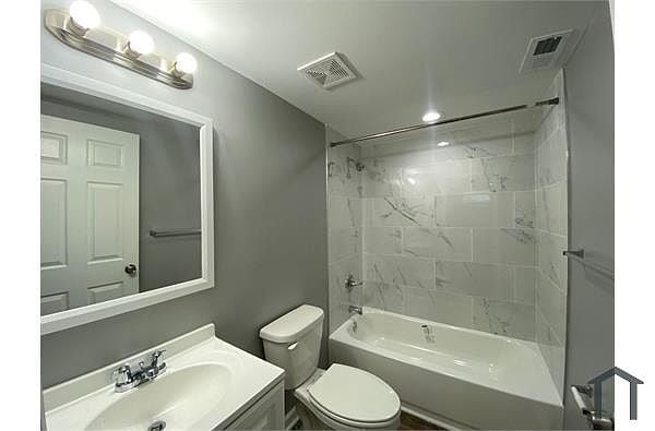 Building Photo - 4 Bedroom detached house