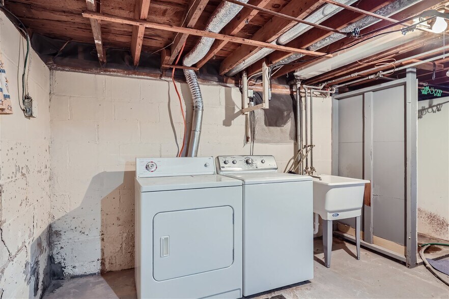 Building Photo - 4001 Tonkawood Rd