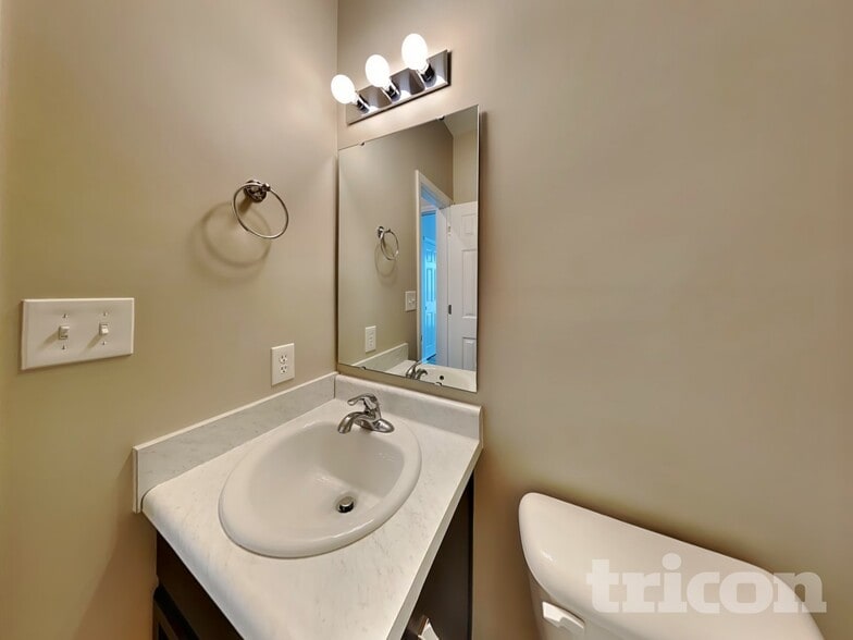 Building Photo - 1229 S Aberdeen Dr