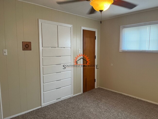 Building Photo - Spacious 3 bedrooms 1.5 baths home with 1 ...