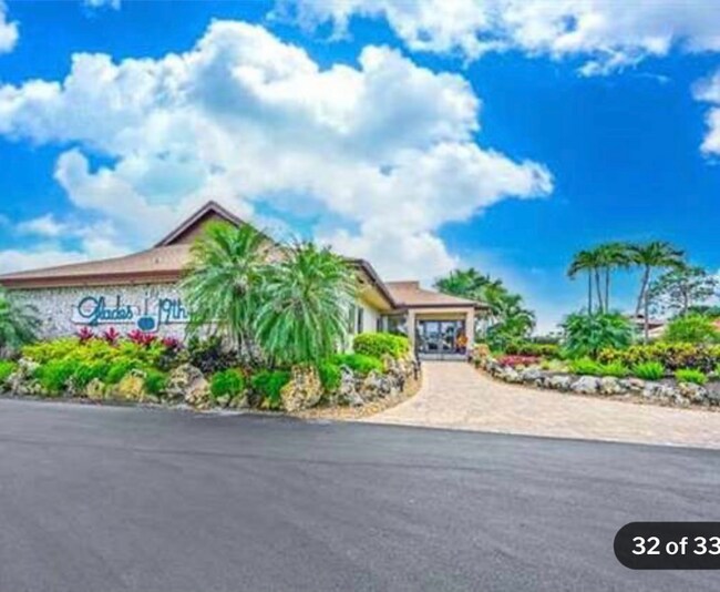 Building Photo - 215 Palm Dr