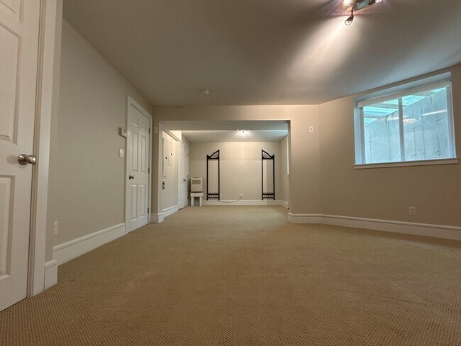 Building Photo - 9 Sunny Knoll Terrace