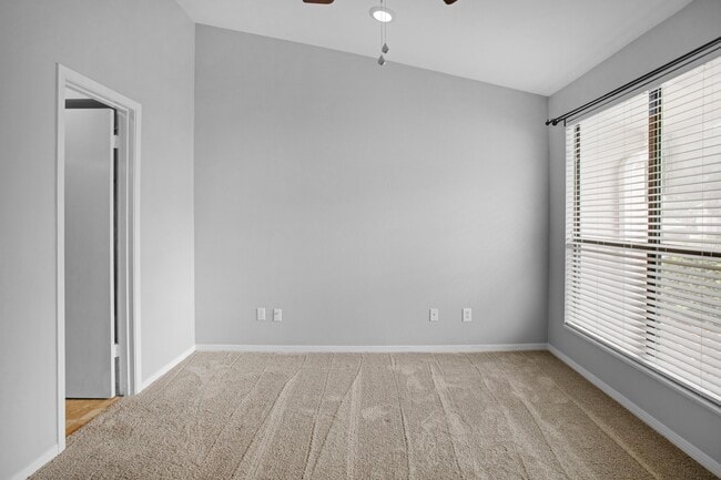 Building Photo - 319 L'Atrium Dr
