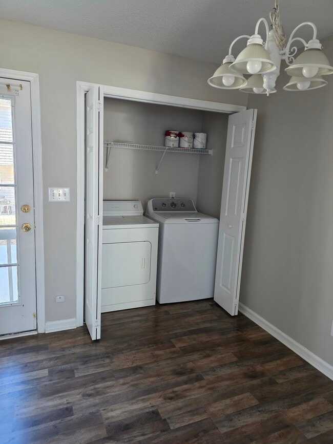 Building Photo - 2204 Ventana Ln