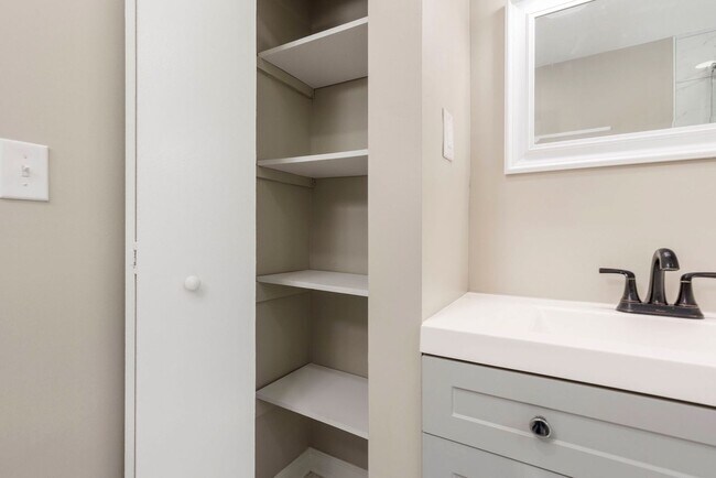 Building Photo - 2220 Auburn Dr