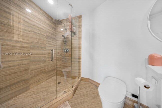 Building Photo - 16001 Collins Ave