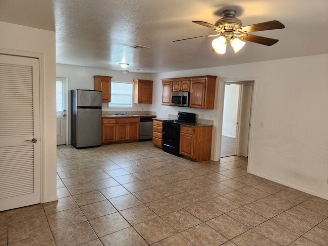 Building Photo - 63080 E 285 Ct