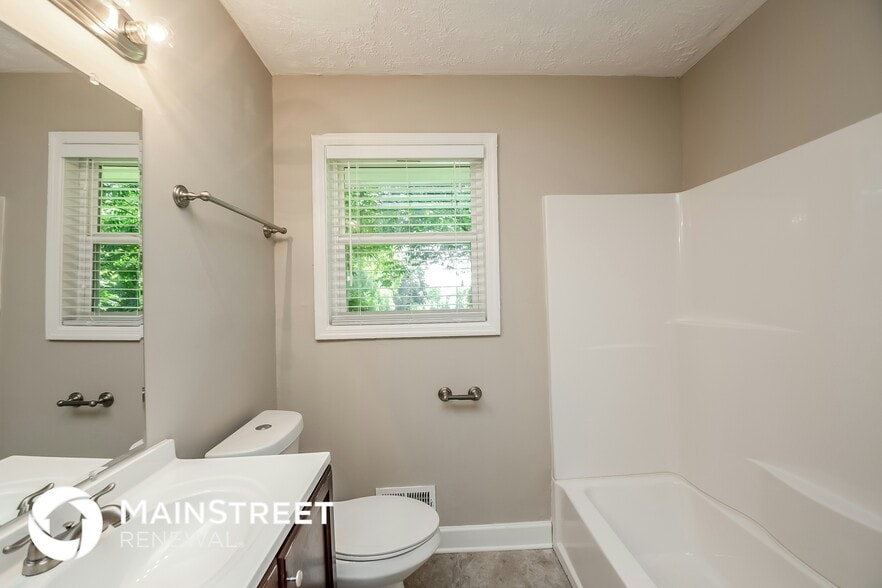 Building Photo - 204 Oxford Way