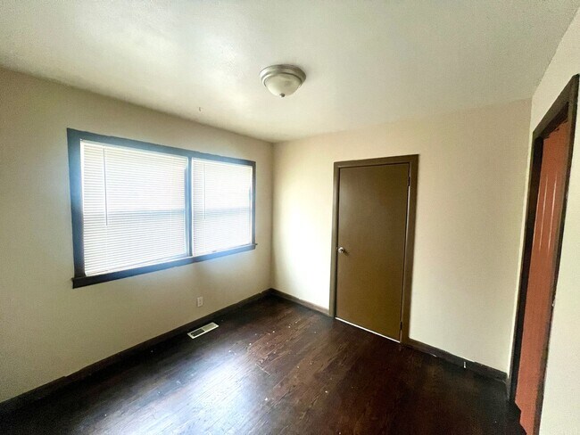 Building Photo - 2921 S Appleton Ave