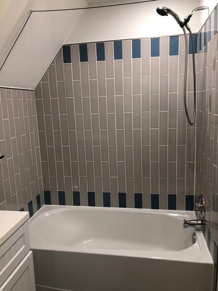 3rd floor bath, view one - 6344 Aurelia St