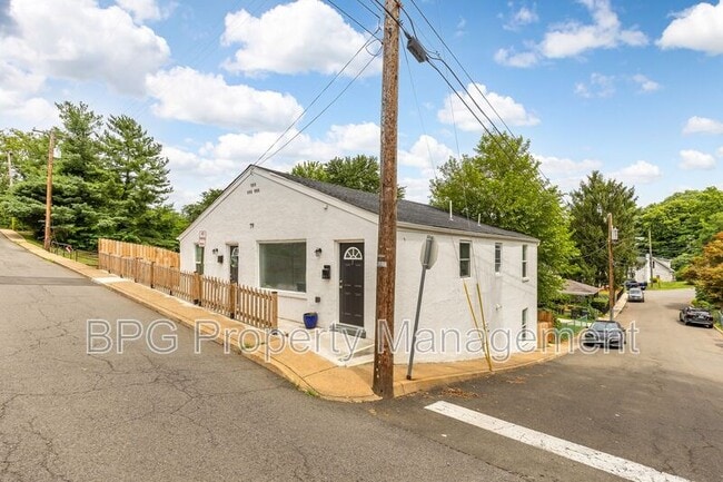 Building Photo - 79 Horner St