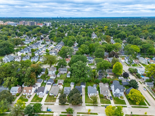 Building Photo - 718 N Alexander Ave