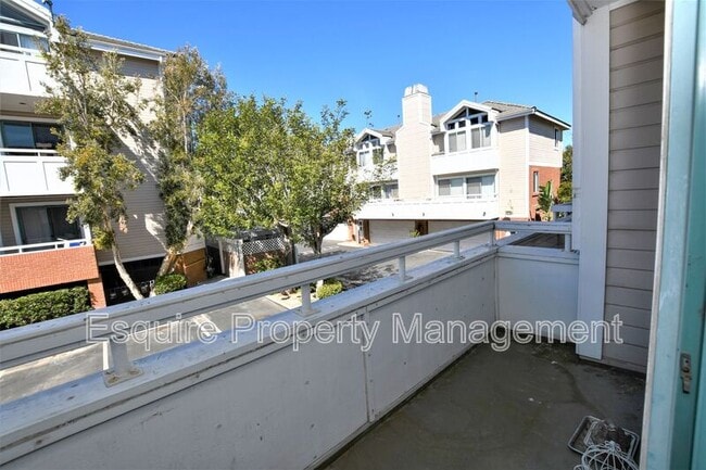 Building Photo - 807 S B St