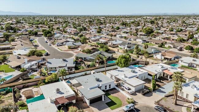 Building Photo - 10838 N 32nd Ln