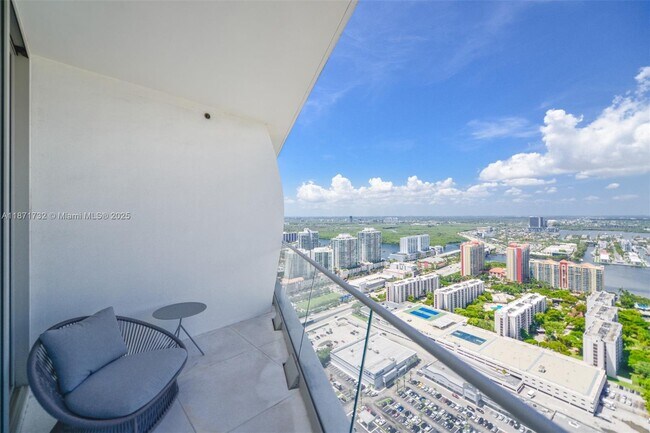 Building Photo - 16901 Collins Ave