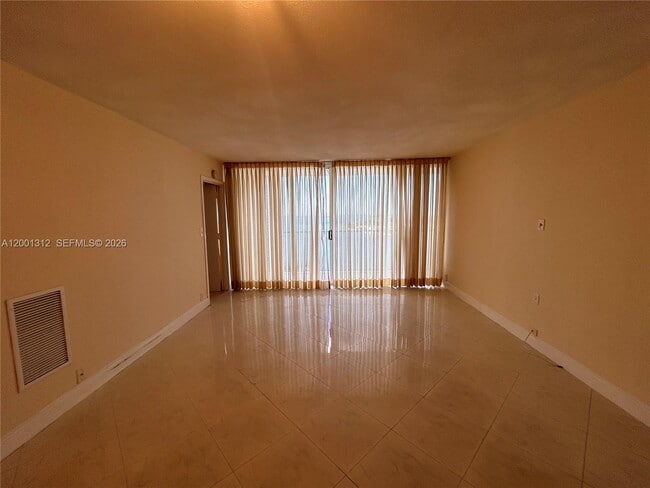 Building Photo - 7601 E Treasure Dr