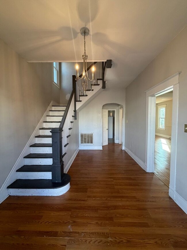 Building Photo - Charming 4bdrm/1.5bth Home Located in Richmond's North Highland Park w/Balcony!!