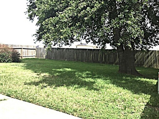 Building Photo - 21630 Wildcroft Dr